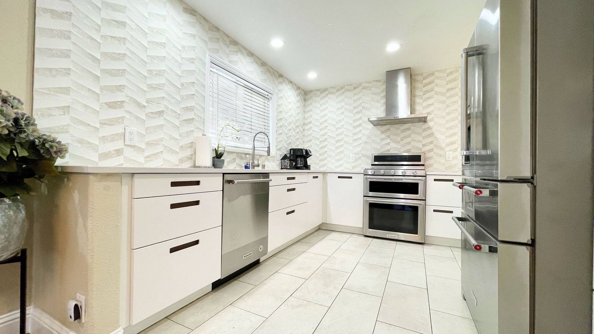 Rose Garden House | Gourmet Kitchen + Private Front Yard + Parking