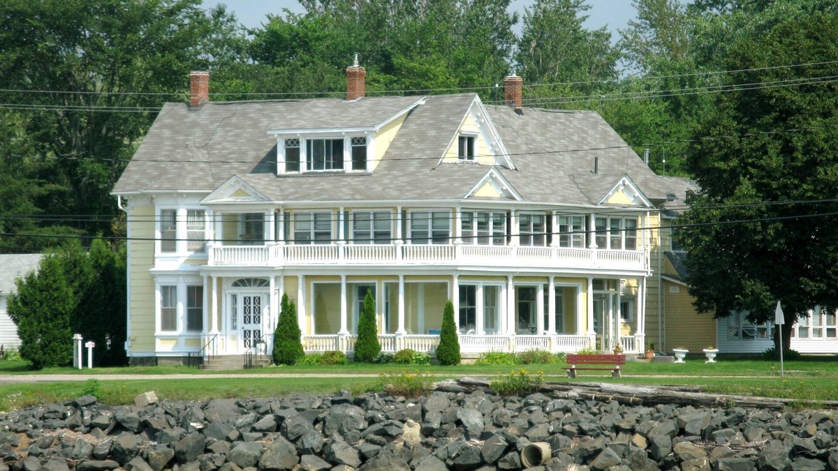 Nelson Miramichi Hotel | Governor's Mansion Inn