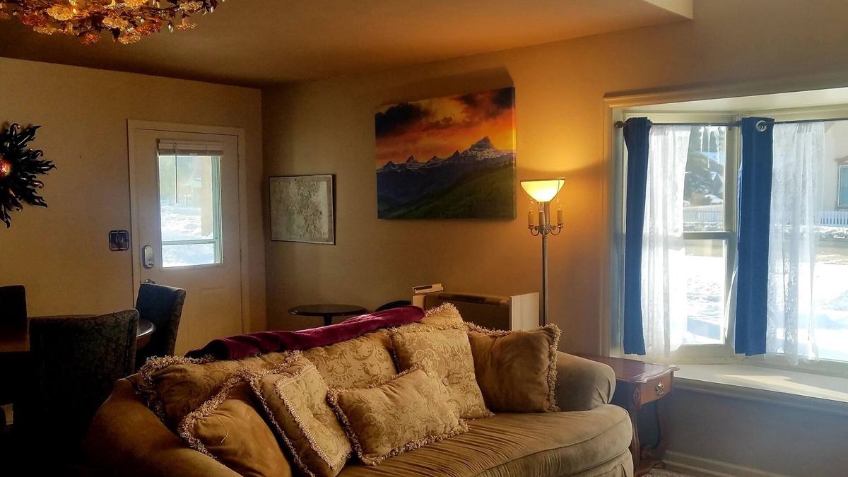 Lake City Apartment | Gowdy Apartment. Fenced yard pet friendly , modern, clean. Gowdy Properties