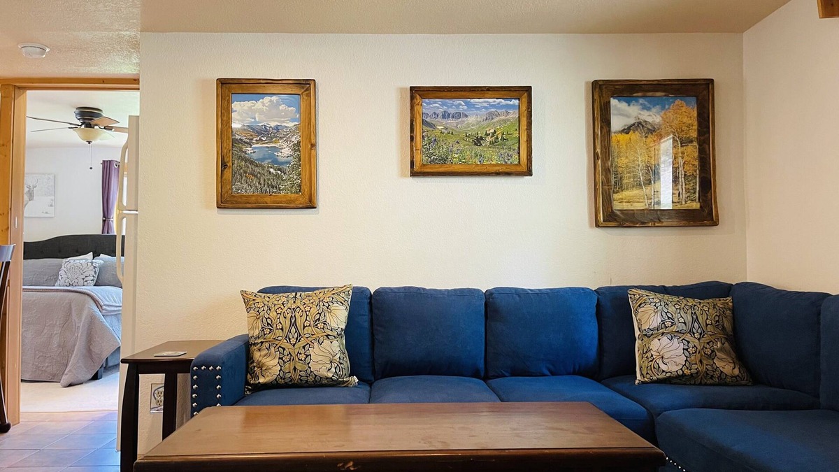 Lake City Apartment | Gowdy Suite 1, King Bed, Hot Tub, Screened Porch, Free wifi.