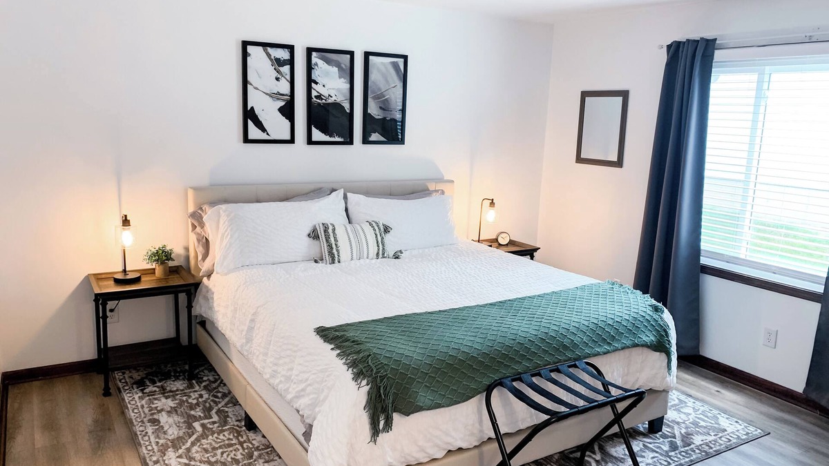 Grand Rapids House | GR Retreat - 2BR, Mins from Downtown & Restaurants, Nintendo Switch & Games