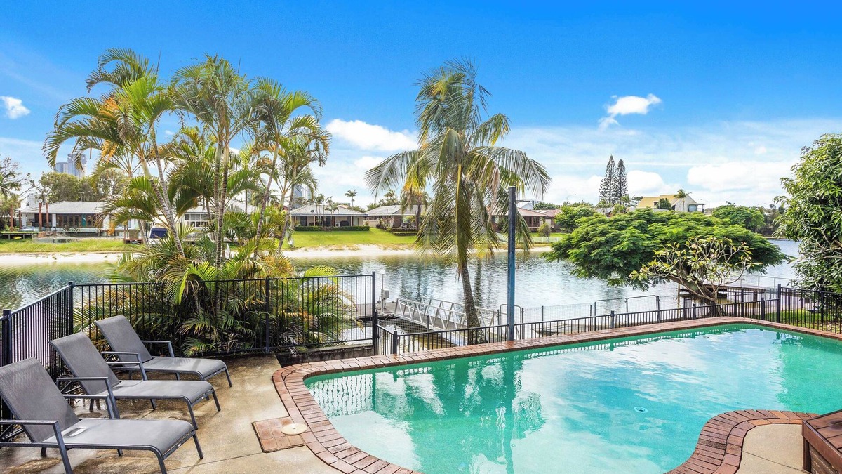 Mermaid Waters House | Grab the family for your next Vacay!