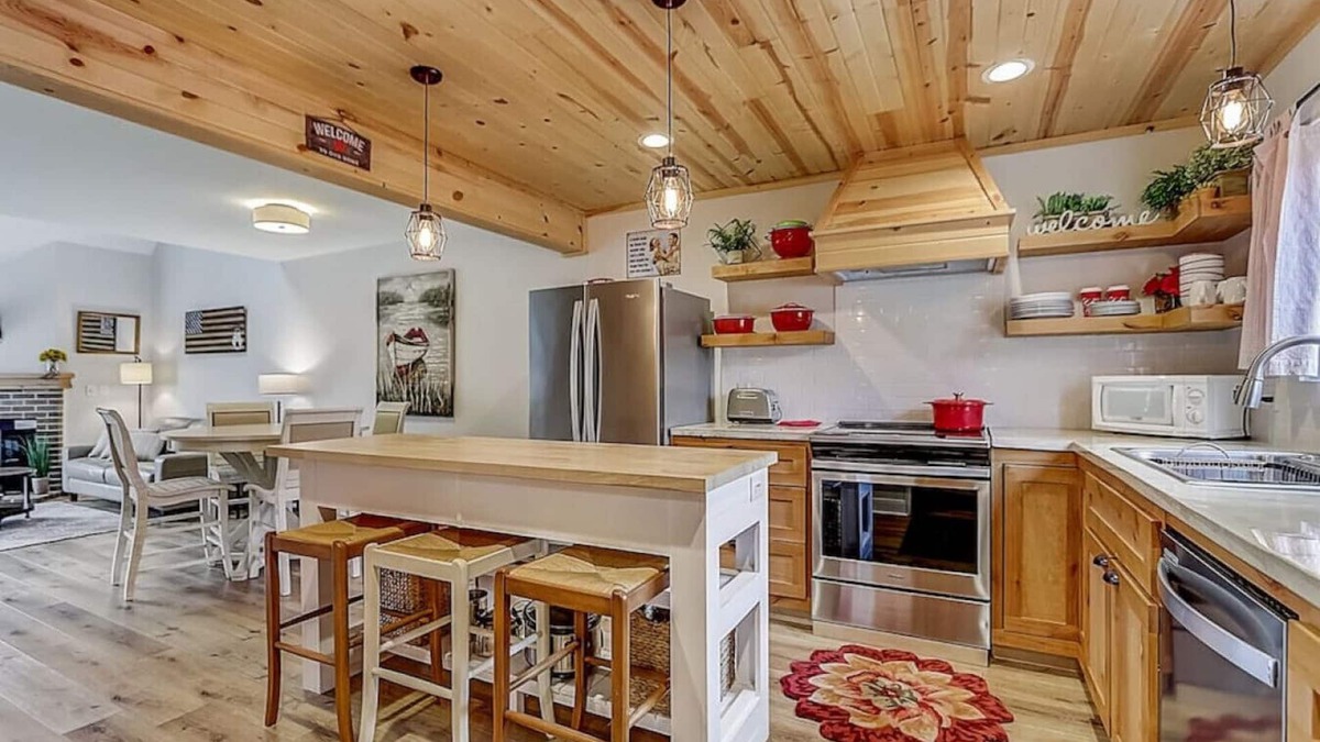 Lake Delton Condo | Grace-Jo Vacation Home at Tamarack