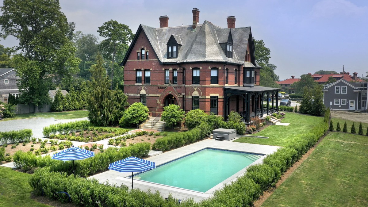 Top of the Hill House | Gracious Victorian Estate Home, Walk to town and beach
