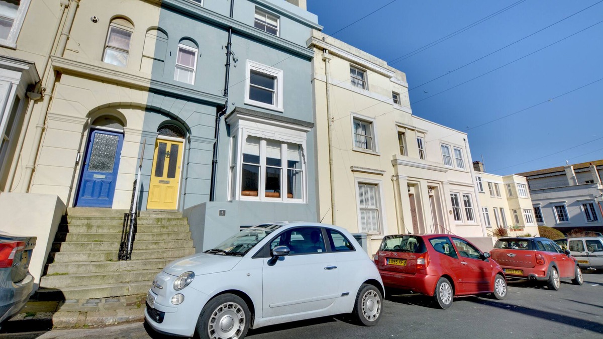 St Leonards-On-Sea House | Grade II listed three storey town house enjoying sea views from all floors