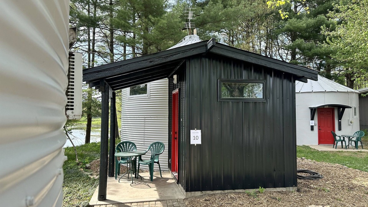 Orange Prairie Cottage | Grain Bin Cottage 10