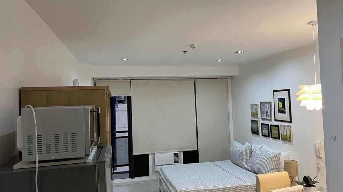 Downtown Hotel | Gramercy Residences studio with Balcony facing city skyline
