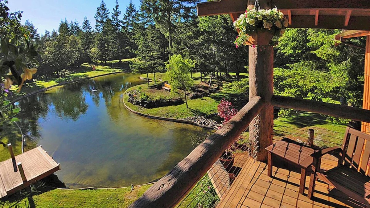 Friday Harbor House | Gramma's 2BR Home, Lake, Wooded, Hot Tub, Swim, Swings, Gated Estate, Gorgeous