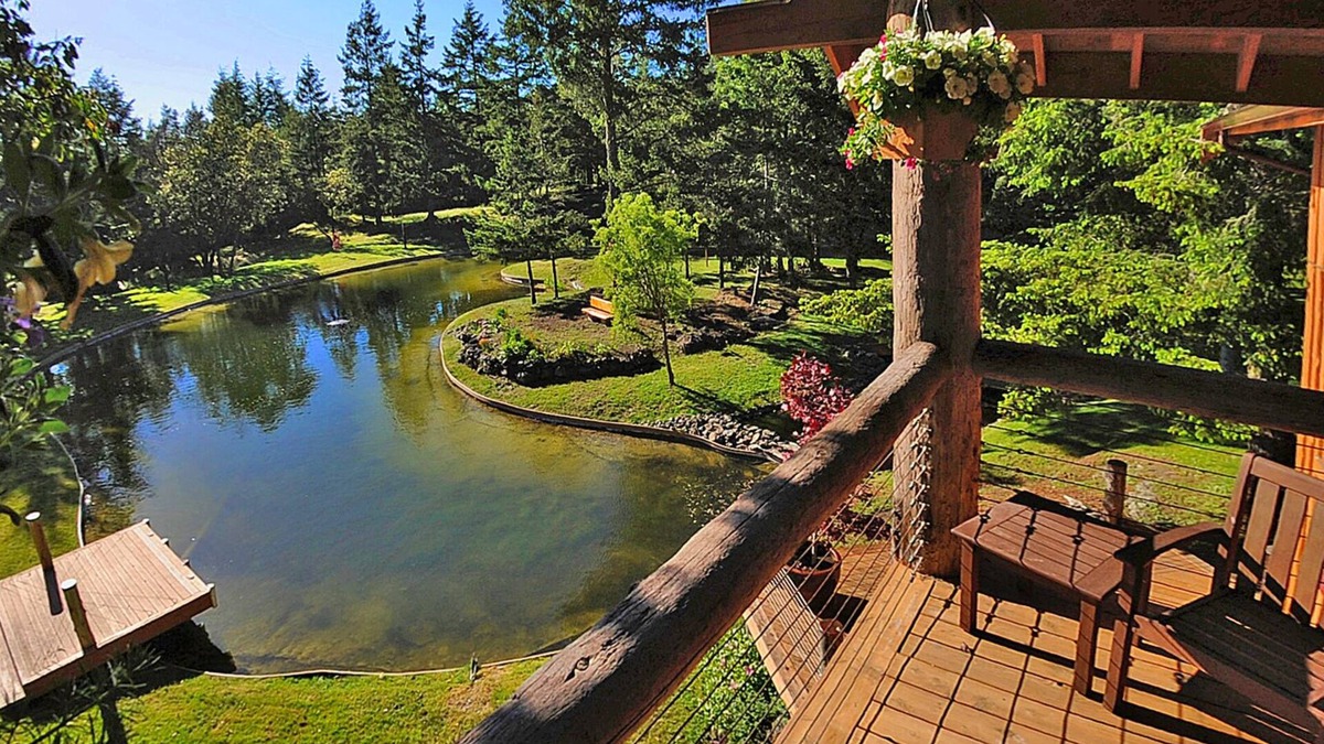 Friday Harbor House | Gramma's 4BR Home, Lake, Wooded, Hot Tub, Swim, Swings, Gated Estate, Gorgeous