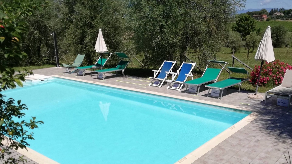 Foiano della Chiana Apartment | Granaio-Apartment-Family-Private Bathroom-Garden view