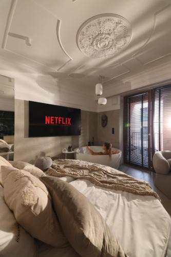 Gdansk City Center Apartment | Granaria Jacuzzi Premium Suites by Downtown Apartments