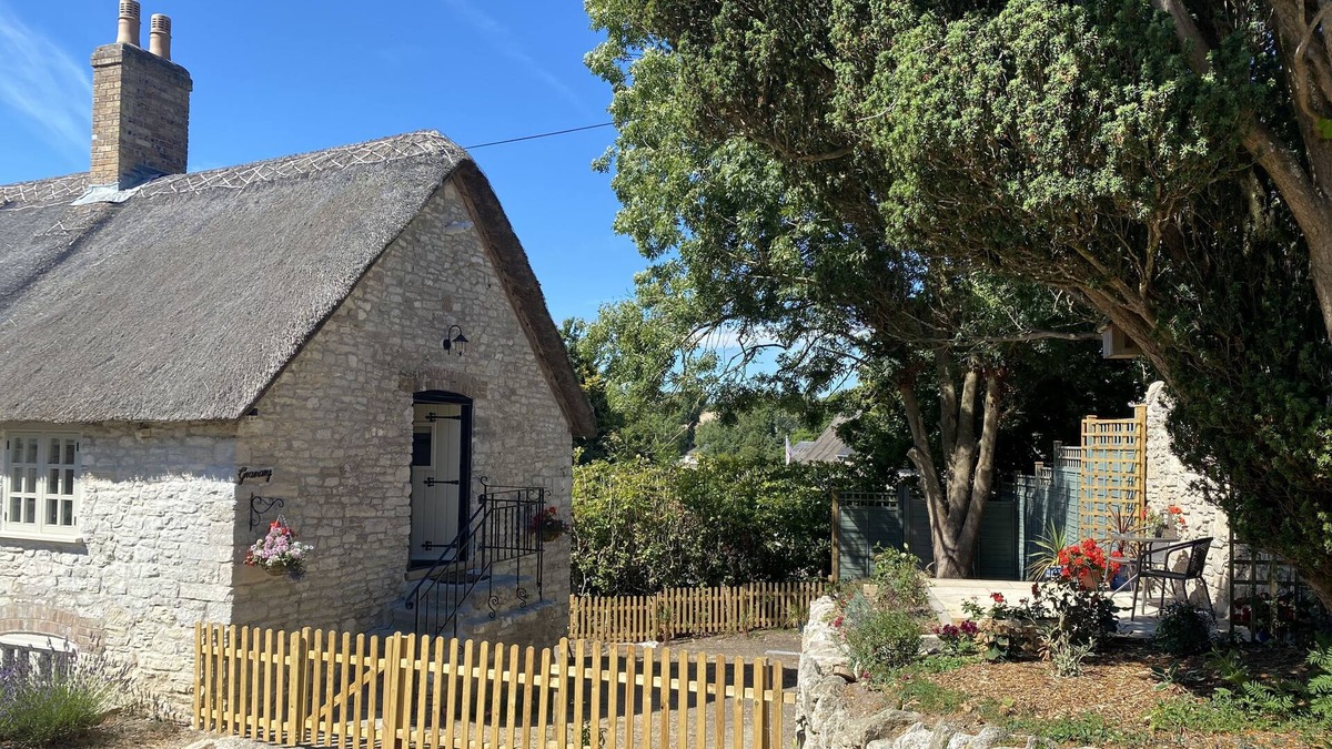 Holworth Cottage | Granary Cottage - A perfect cosy couple's retreat
