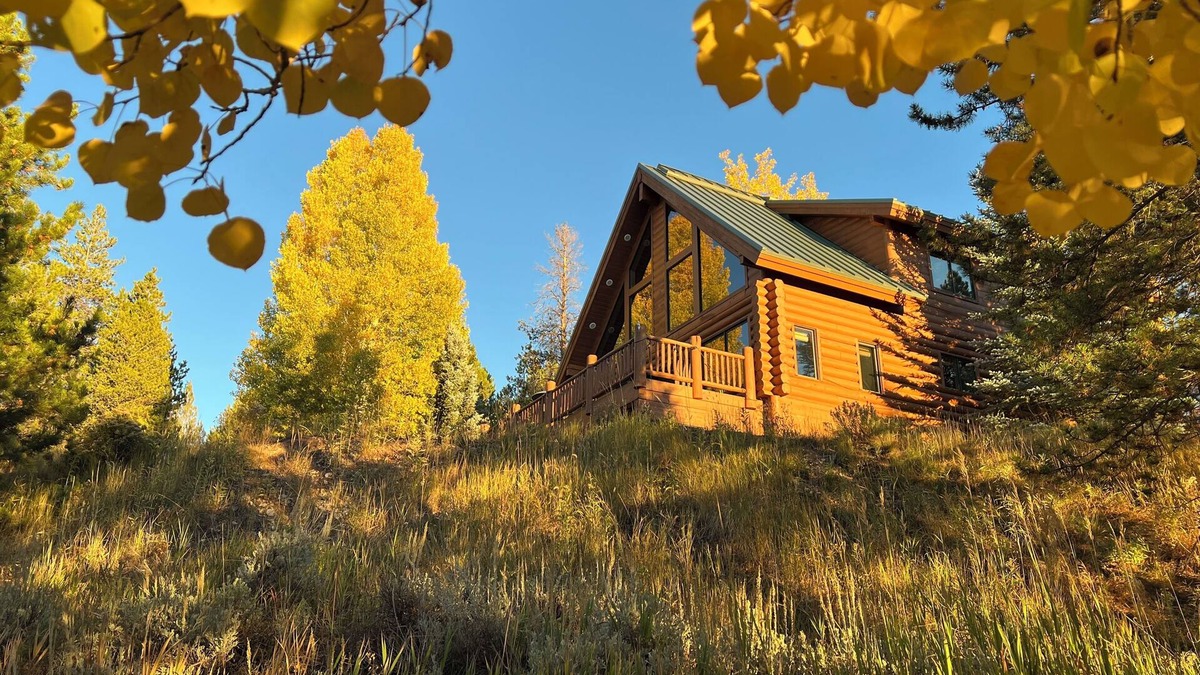Innsbruck Val Moritz House | Granby 5BR Cabin on Private Wooded Lot - VIEWS!, HOTTUB, + FIREPIT!