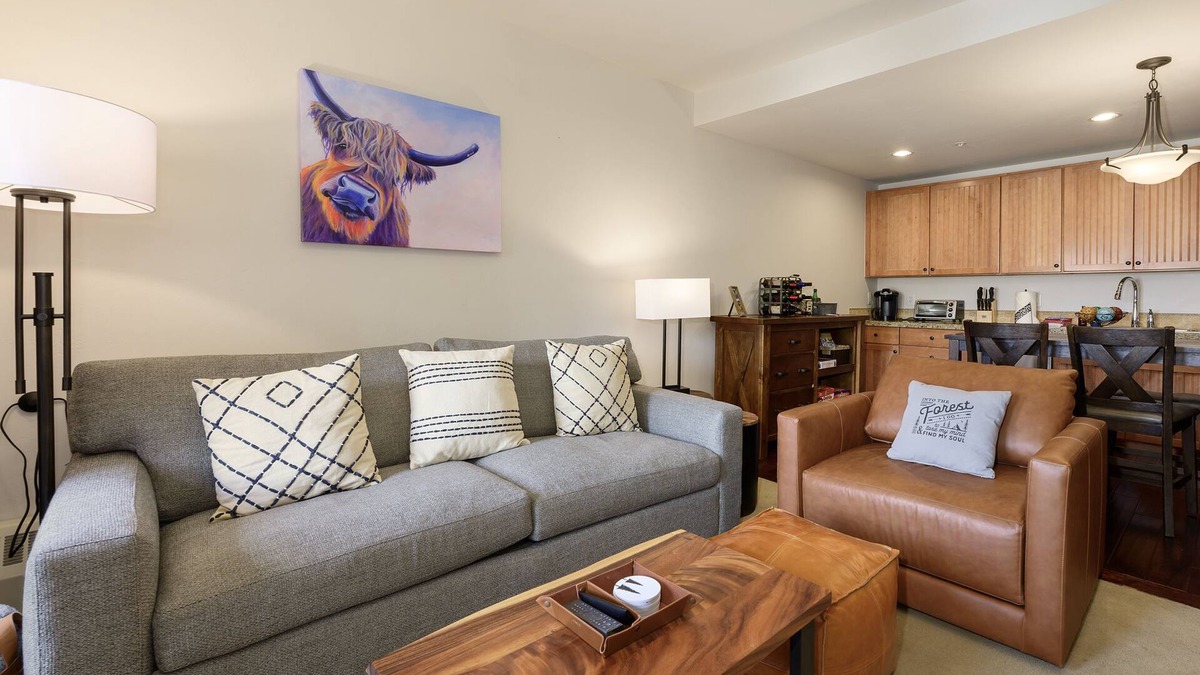 Silvercreek Condo | Granby Ranch Haven: Outdoor Pool & Biking Fun