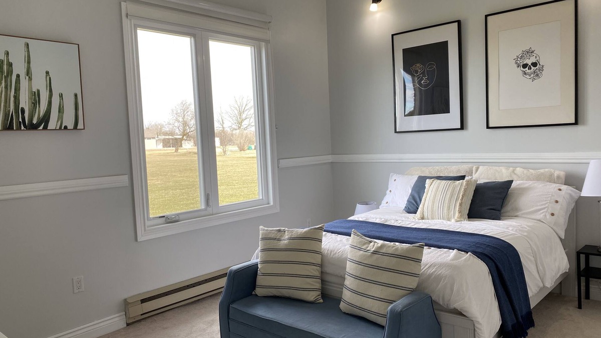 Halton Regional Municipality House | Grand 2-Bedroom Coach House in the Country