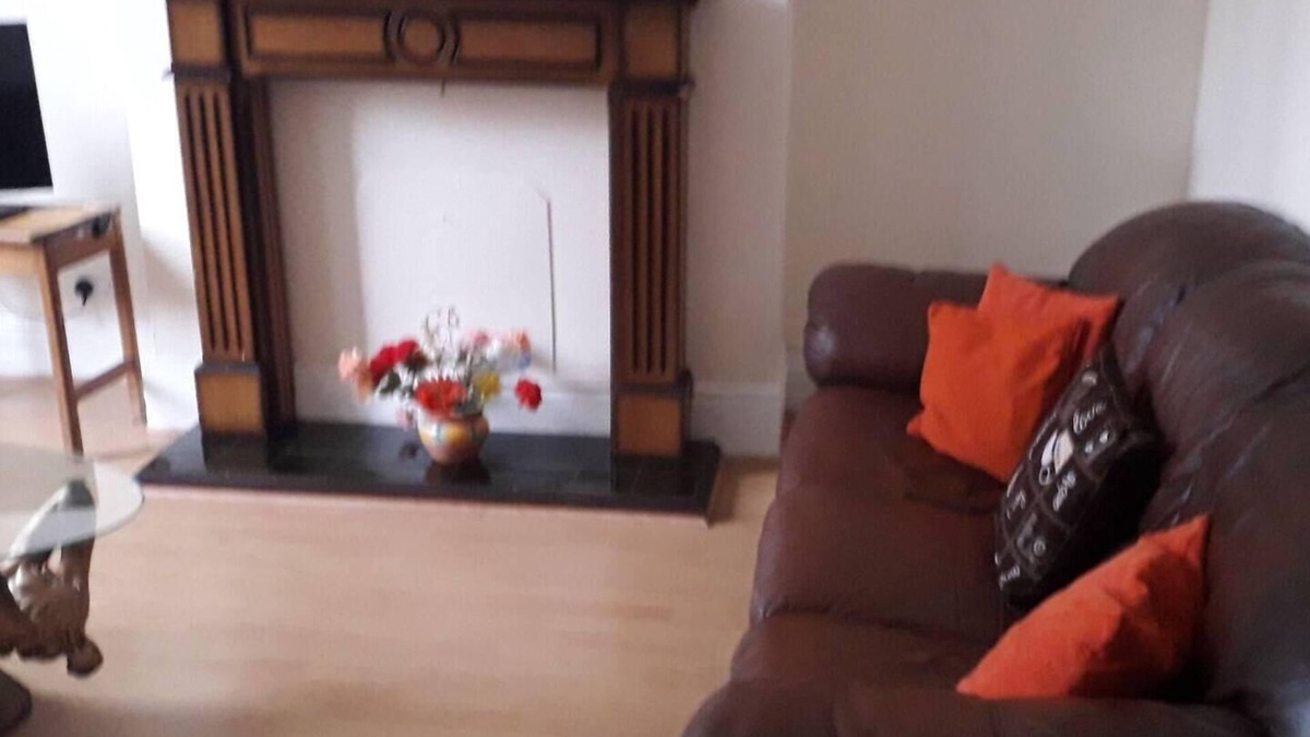 Trafford House | Grand 4-Bed Quasi semi House in Manchester