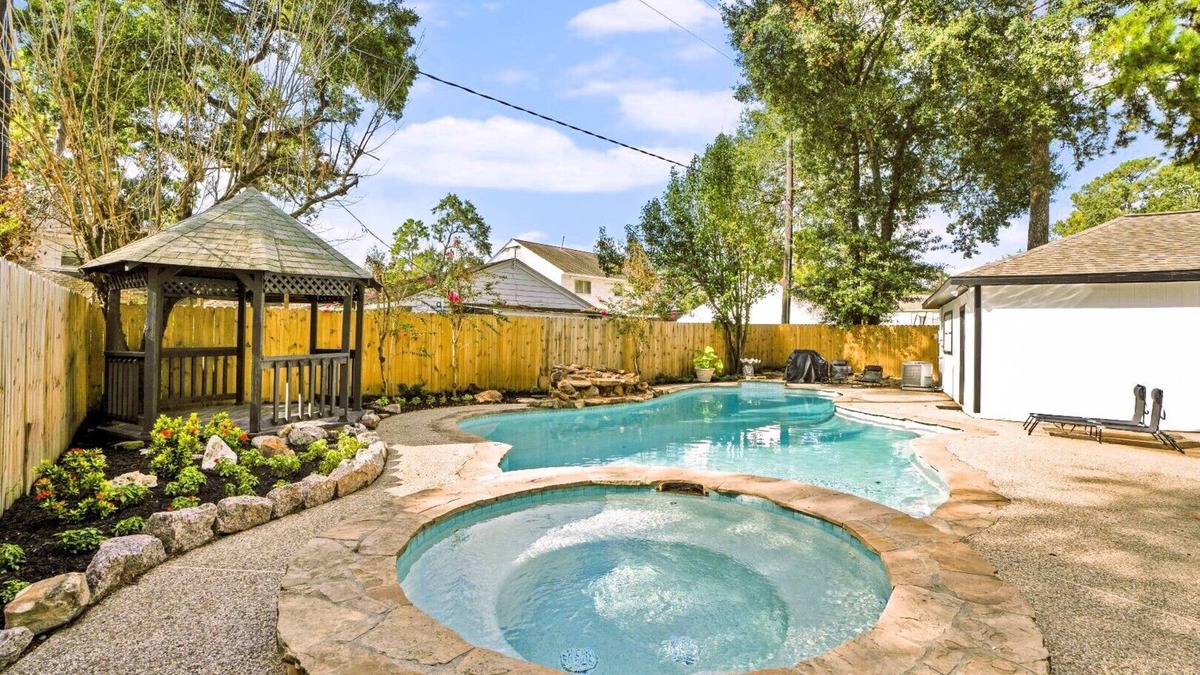 Ponderosa Forest House | Grand 7-Bedroom Villa w Pool 25 Mins Downtown SC2