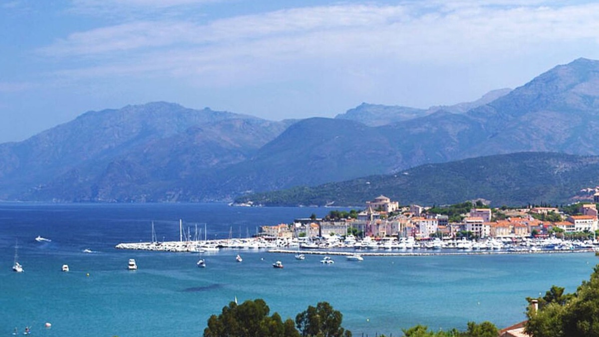 Saint-Florent Apartment | Grand Appartement F4 Climatisé Au Coeur De Saint Florent