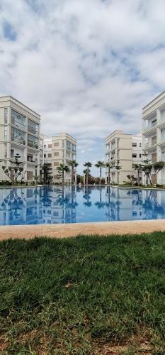 Cherrat Apartment | Grand appartement vue golf a 2 min de la plage Bouznika