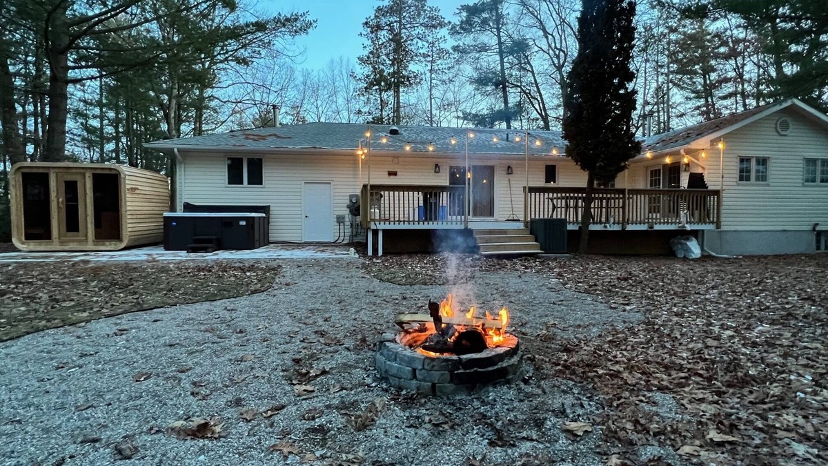 Lambton Shores Cottage | Grand Bend -Beach Spa Retreat - Villa Nicole