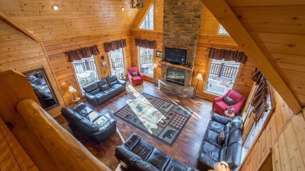 Rockbridge Cabin | Grand Bentley | Hocking Hills | Pool