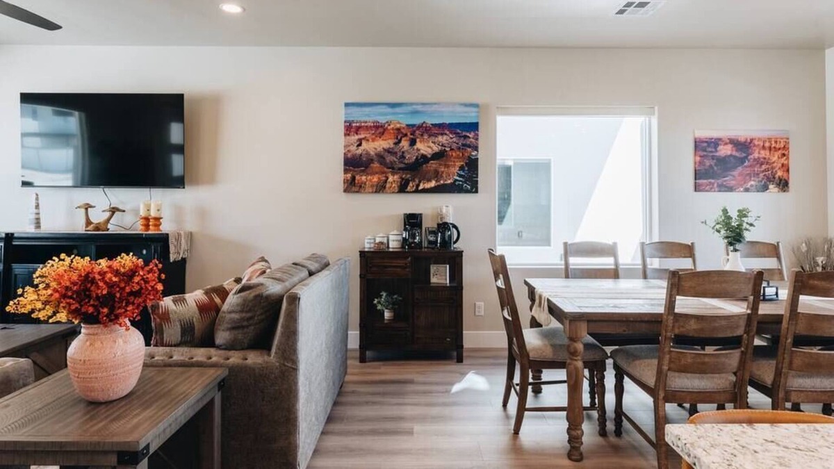 Hildale House | Grand Canyon-4bed,3bath,hot tub