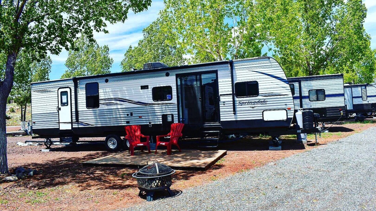 Williams House | Grand Canyon RV Glamping Luxury Suite (Glamping Getaway)