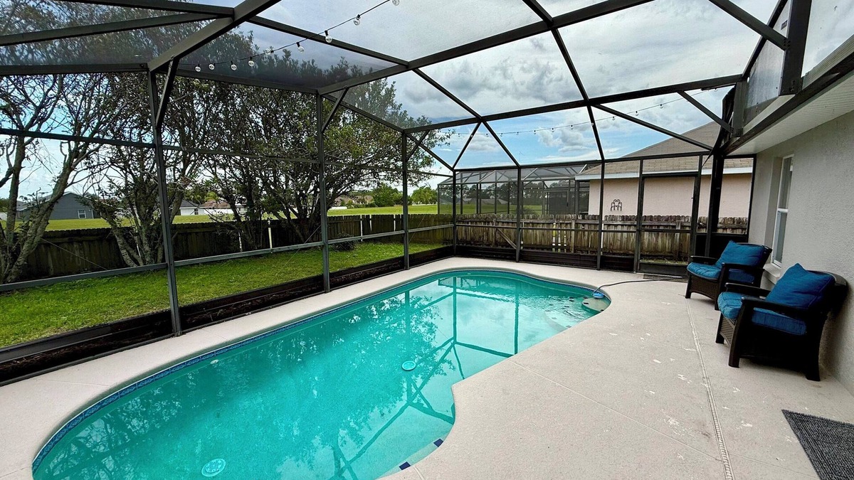 Haines City House | Grand Deluxe Pines 3BR Pool Home near Disney