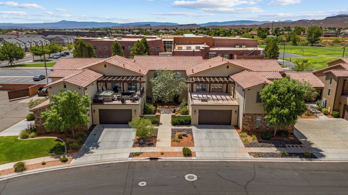 Santa Clara House | Grand Elite Retreat - 2 side by side units, sleeps 62! Pool, Hot Tub, Resort.