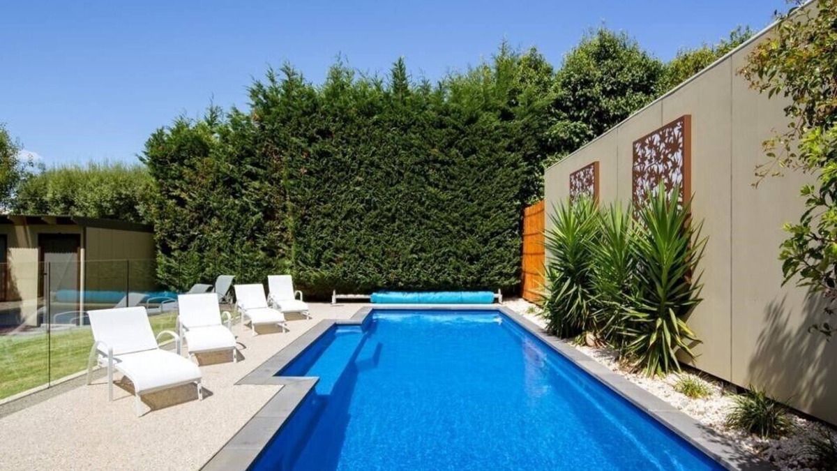 Cowes House | Grand Escape Mckenzie 5BR 4Bth rooms Pool WiFi Netflix free* 7.5kW EV charger