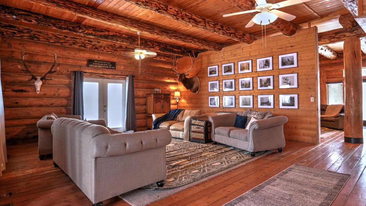 Mount Pleasant Cabin | Grand Family Lodge Sleeps 30*Events allowed dry camping, youth groups, corporate
