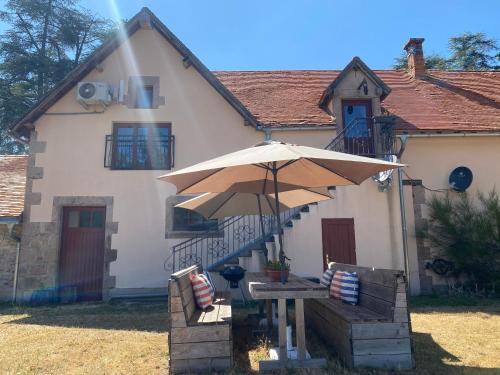 Barrais-Bussolles House | Grand Gîte chez Domaine Château de Bussolles