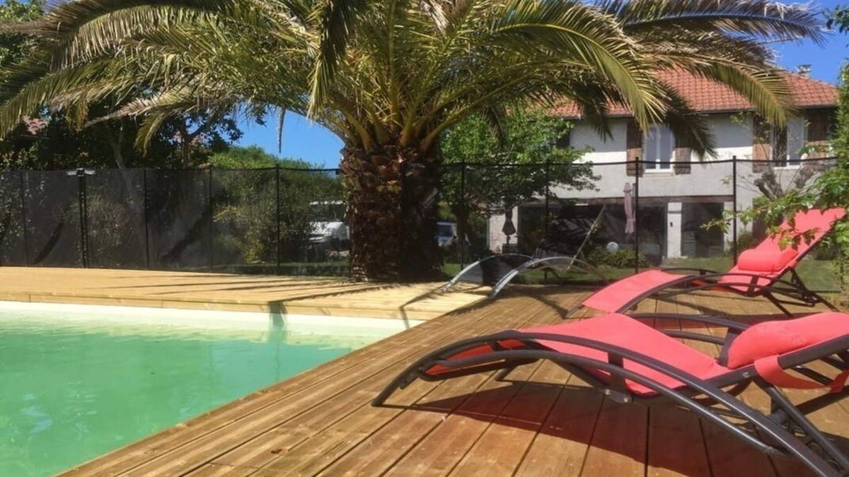 Saubrigues House | Grand Gite Pour 20 Personnes Avec Piscine a 15min des Plages de Capbreton
