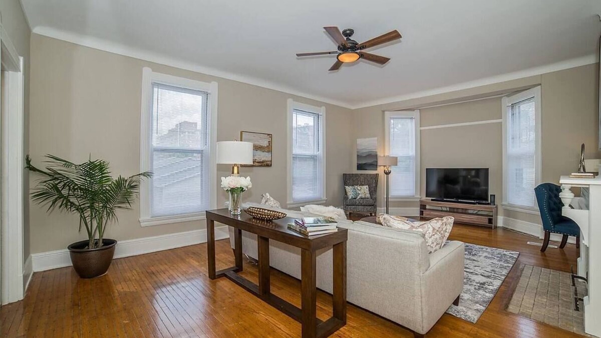 Walnut Hills Apartment | Grand Historic 2 Bedroom Apartment Near Eden Park