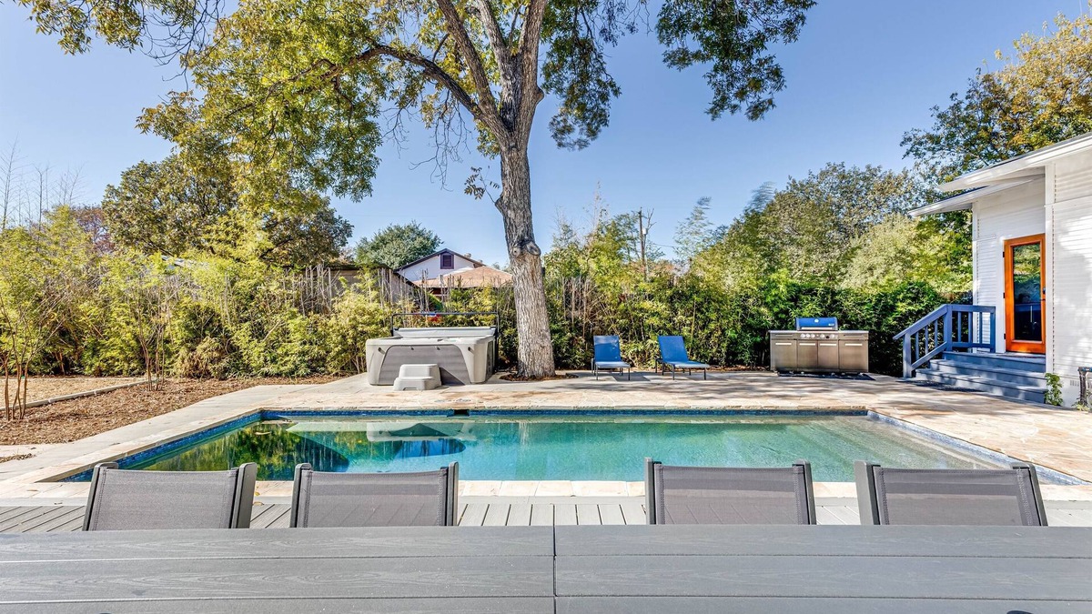 Government Hill House | Grand Historic Escape | 5-Bedroom Retreat with Pool & Spa