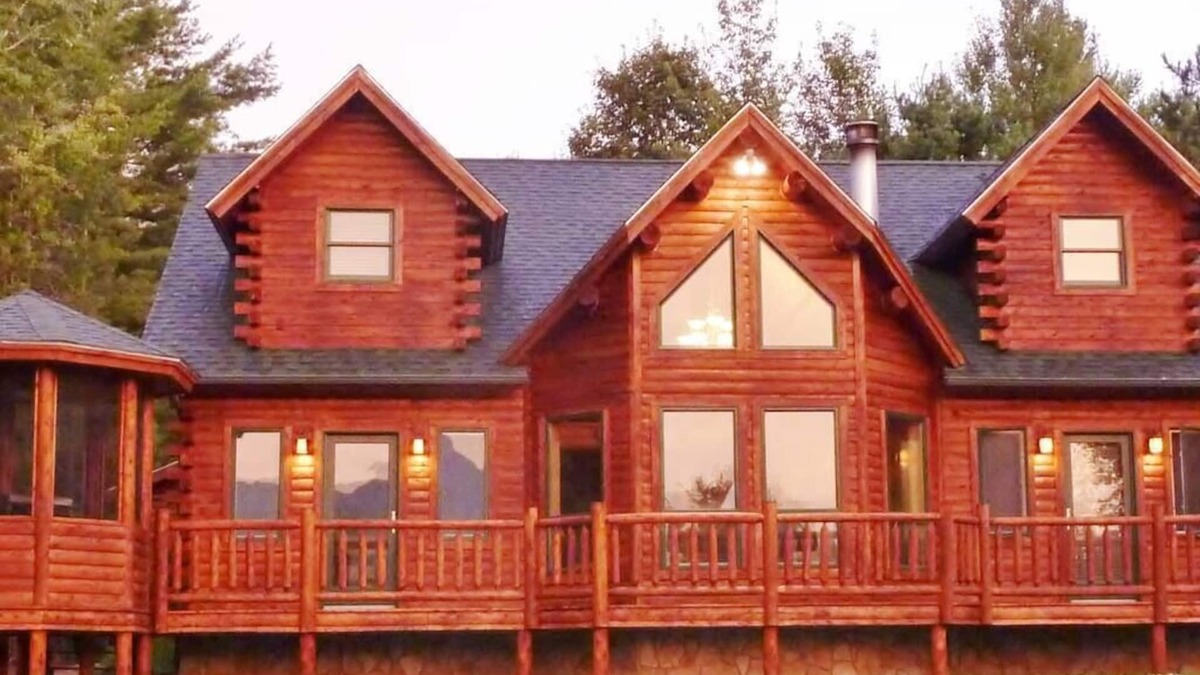 Wilmington House | Grand Jay Lodge, Ultimate Log Luxury, Stunning Views, Hot Tub & Sauna, EV Charger, 3D Tour