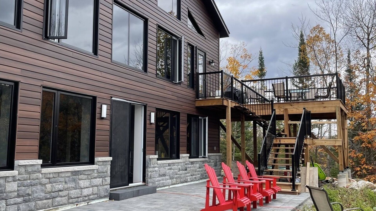 Val-des-Monts Villa | Grand Lake View Villa Waterfront luxury 5 bedrooms