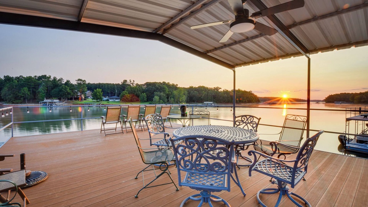 Hartwell House | Grand Lakefront Home in Hartwell w/Game Room!