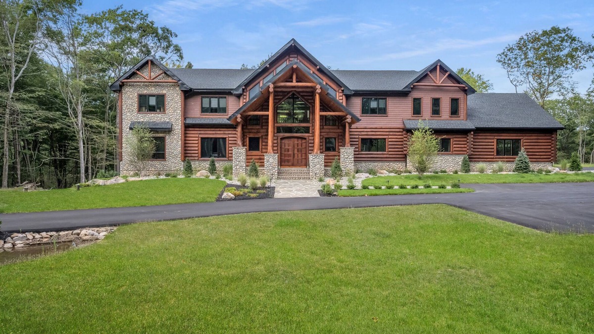 Lake Harmony House | "Grand Lodge" Majestic 9,800 sq ft, 10-Bed, 6-Bath, Indoor Pool, Game Room, Whole House Sound System
