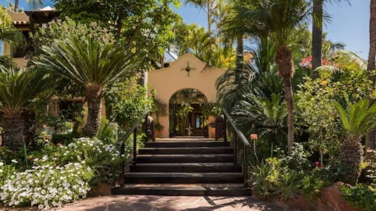 Puerto Banus House | Grand Mansion with tropical park