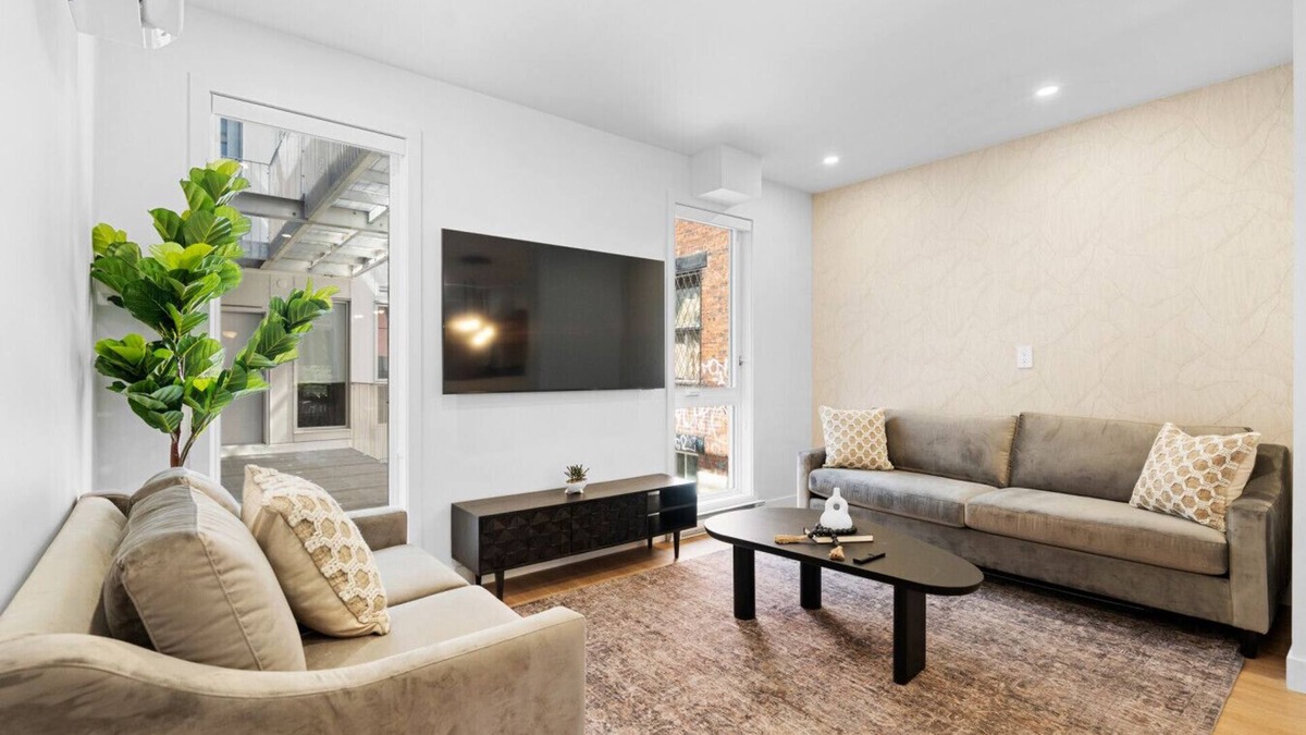 Plateau Mont Royal Apartment | Grand New 2bdr in Habitat Plateau by Denstays