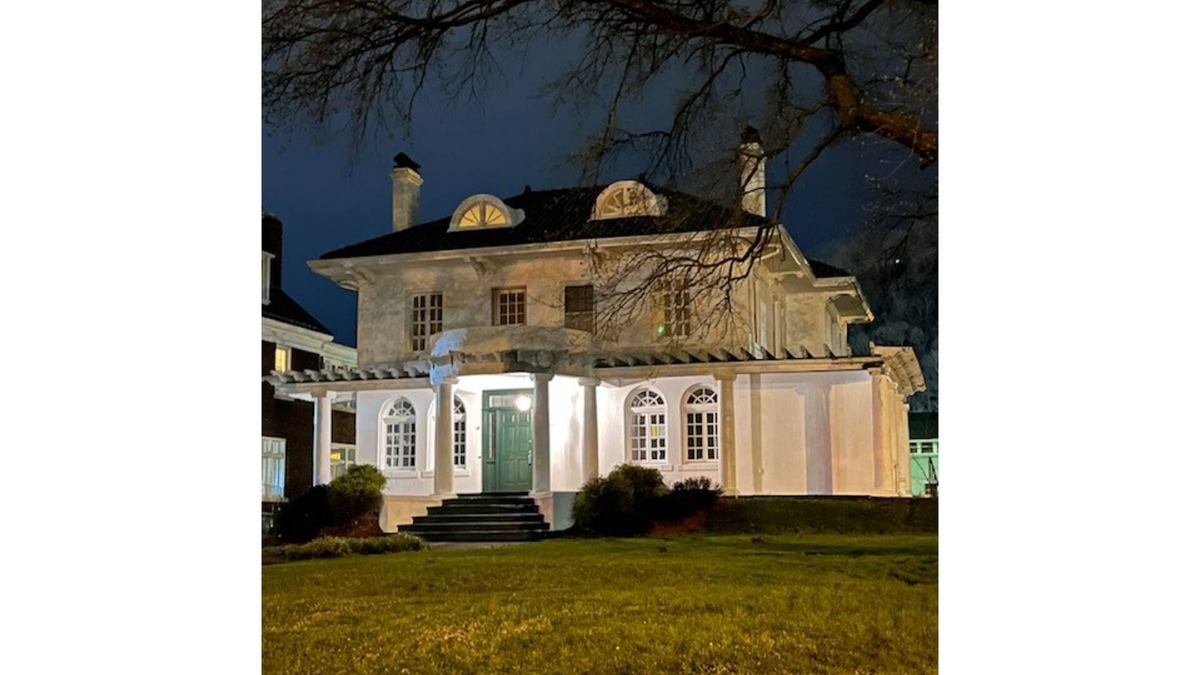 Charleston Apartment | Grand Old White Capitol Executive Suite