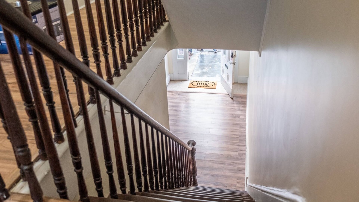 Newburgh Apartment | "GRAND ON THE HUDSON" - Executive Suites/2nd Flr