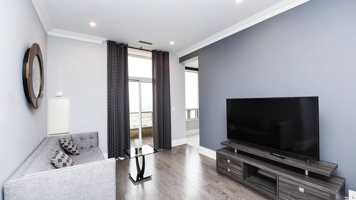 Downtown Mississauga Apartment | Grand Penthouse - 2BR & 2BTH Walk-in distance to Square One Mall
