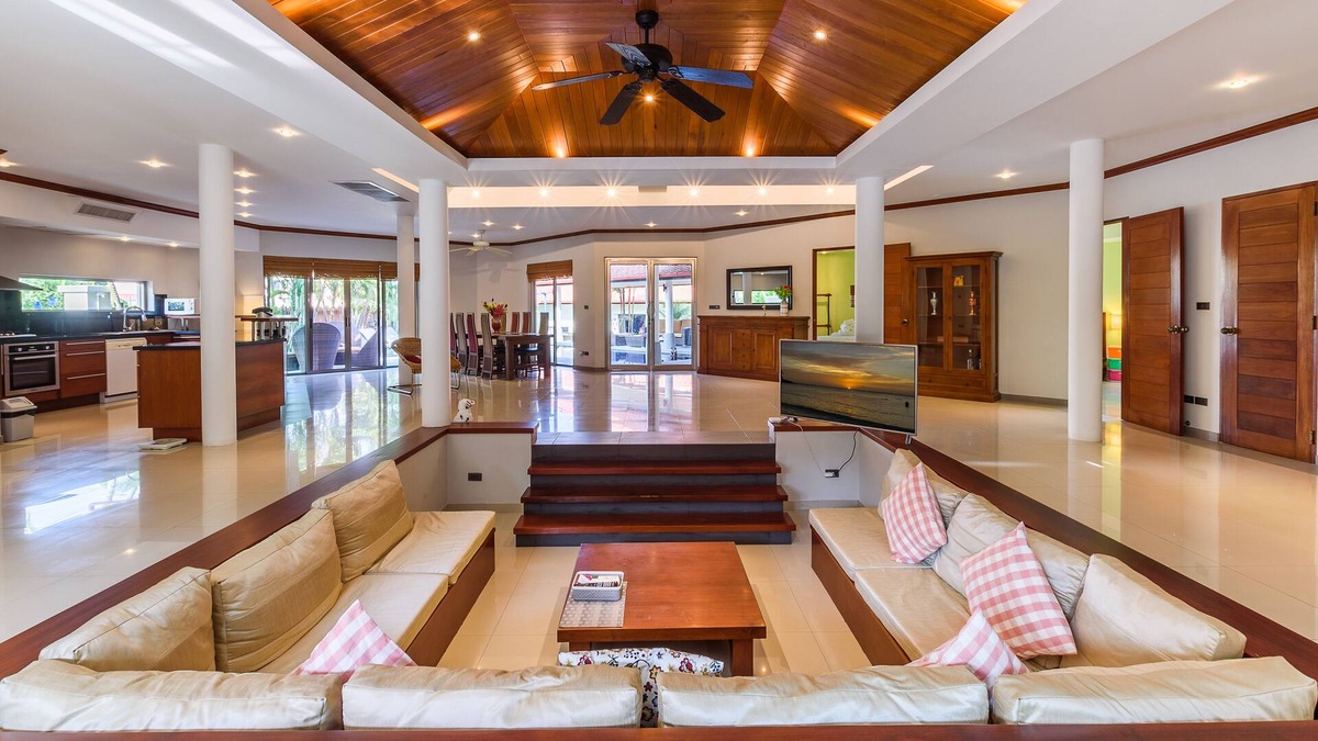 Nai Harn Villa | Grand Pool Villa in Nai Harn