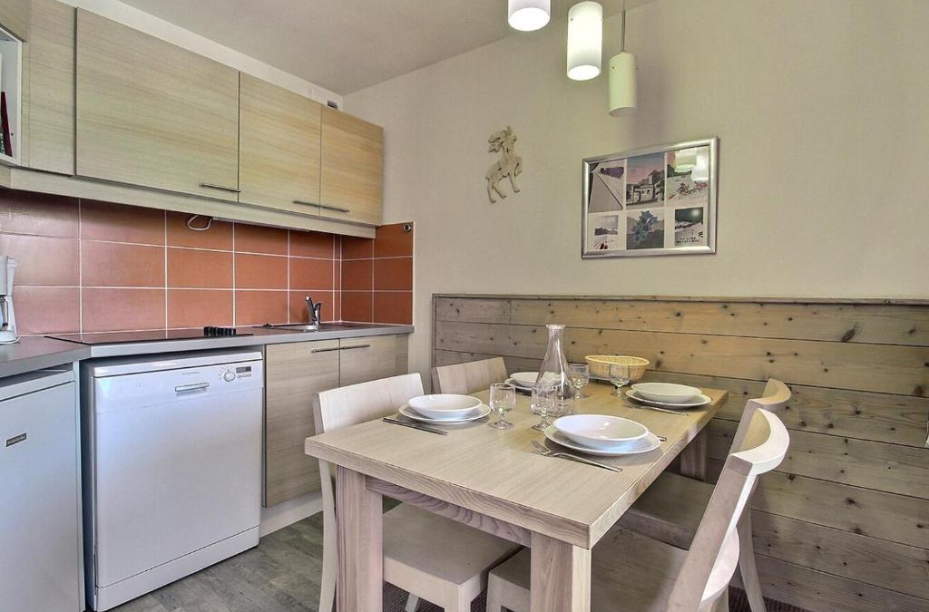 Belle Plagne Apartment | Grand studio-cabine près des pistes, balcon, vue montagne - FR-1-455-214