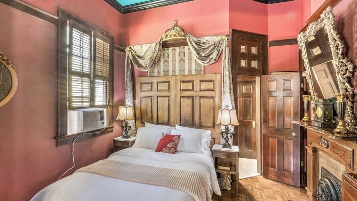 French Quarter Hotel | Grand Suite in Historic Victorian Guest House