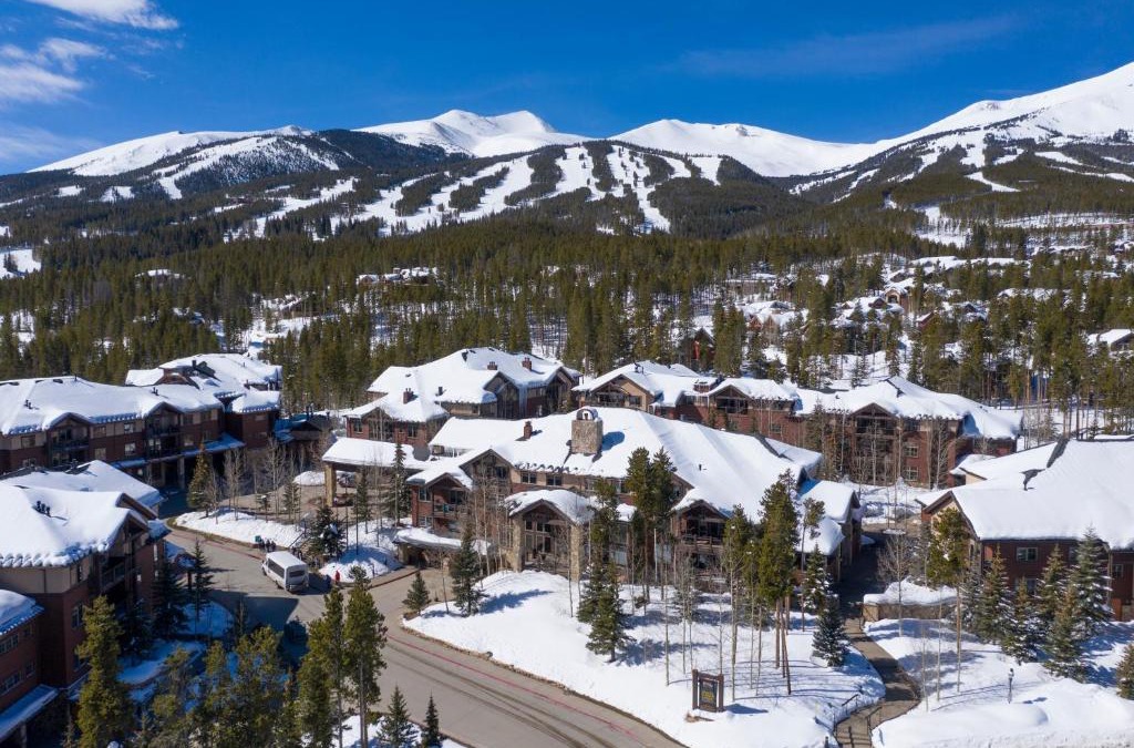 Four O'Clock Resort | Grand Timber Lodge