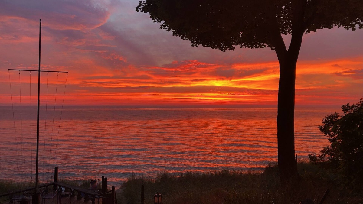 Douglas House | Grand Tour - Pvt 80 Front Feet of Lake Michigan Beach, 2084 Sq Ft, 4 br 5 ba