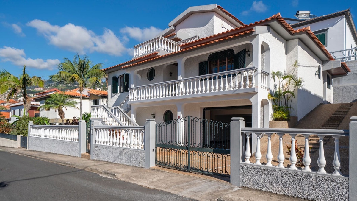 Santa Maria Maior Villa | Grand traditional villa in Funchal | BelleVeva